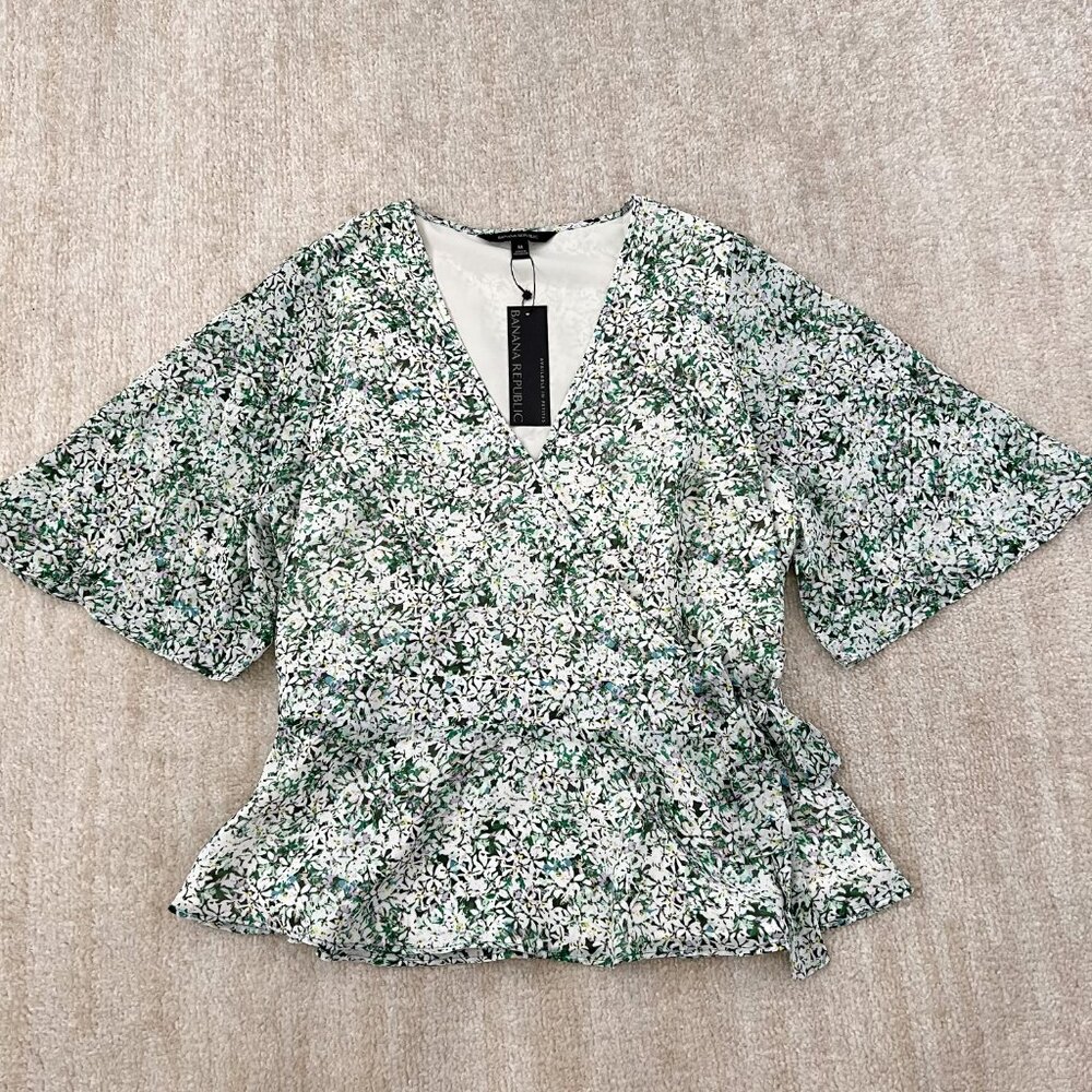 NWOT Banana Republic Floral Short Sleeve Wrap Blouse Top M